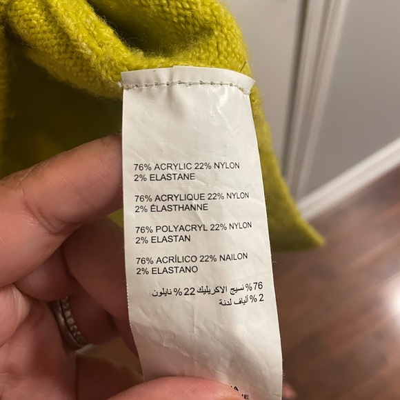 Loose turtleneck sweater with balloon arms - Picture 2 of 3